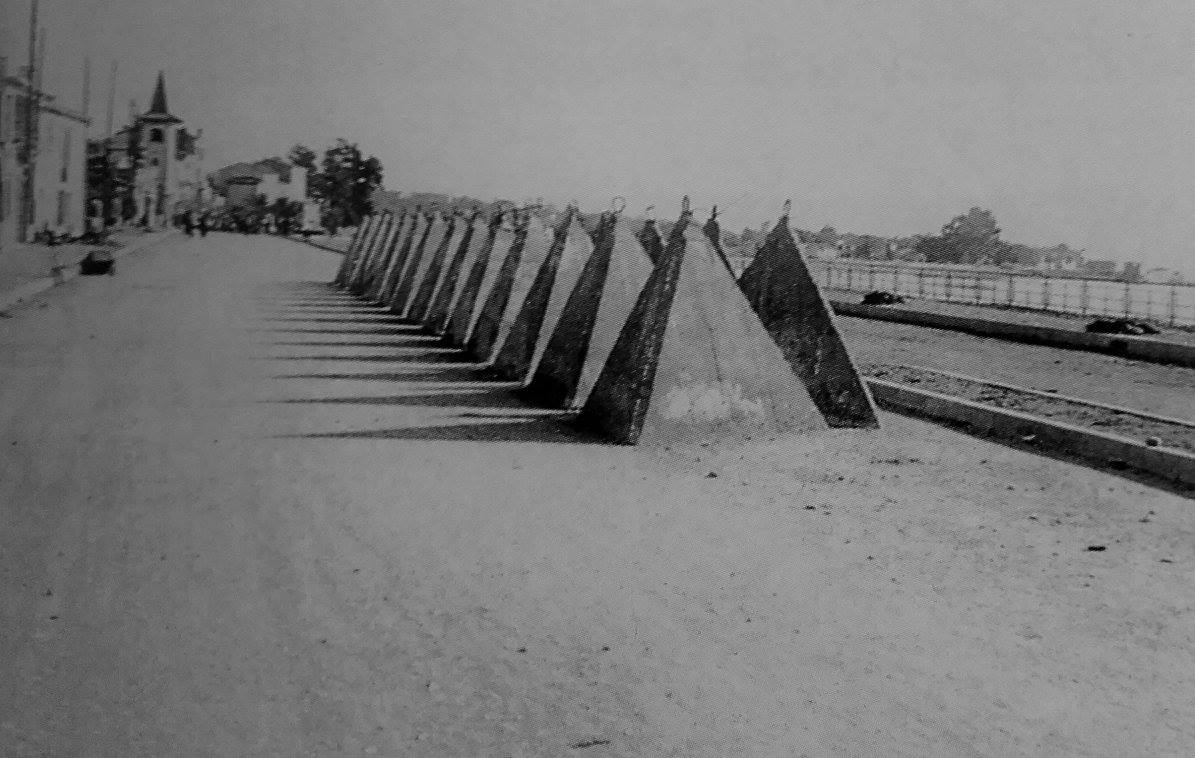 Point d'appui allemand du petit port du Cros de #Cagnessurmer : un canon de 75 hyppomobile sous casemate R612 La Côte d'Azur en Guerre (1939 - 1945) facebook.com/cagnessurmer.i…