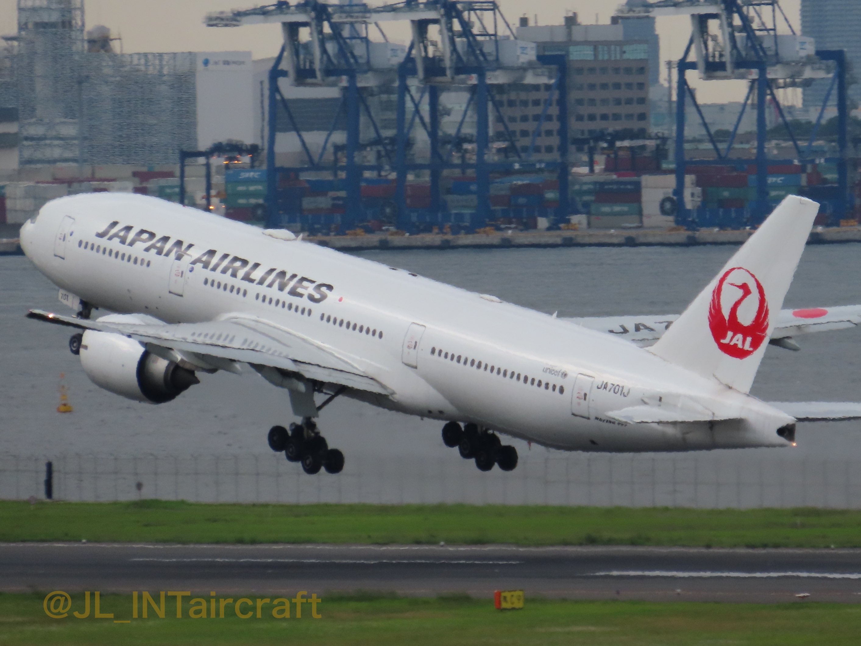 クーポン対象外】 - 4/27にJL機内で購入、撮影で一度だけ箱から出しま