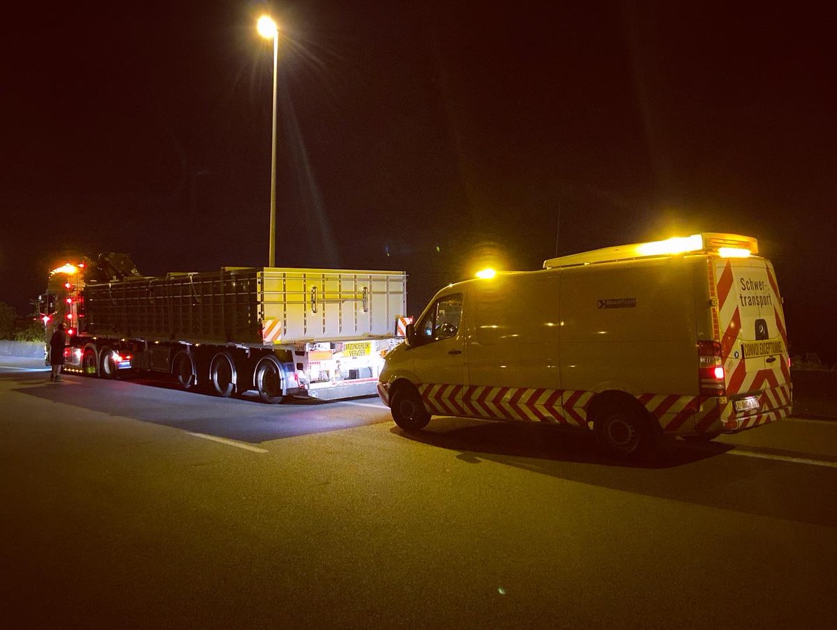BelgoPilotsBE's tweet photo. There was again plenty to drive through Europe. 💨
Have a nice weekend! ☀️

🇳🇱🇧🇪🇱🇺🇫🇷🇩🇪

#uitzonderlijkvervoer #convoiexceptionnel #transportexceptionnel #exceptionaltransport #abnormalload #schwertransport #langlast #bredlast 

✉️ pilots@belgopilots.be
🌐 https://t.co/xTDY7FIZud https://t.co/QwBIWCOmh7