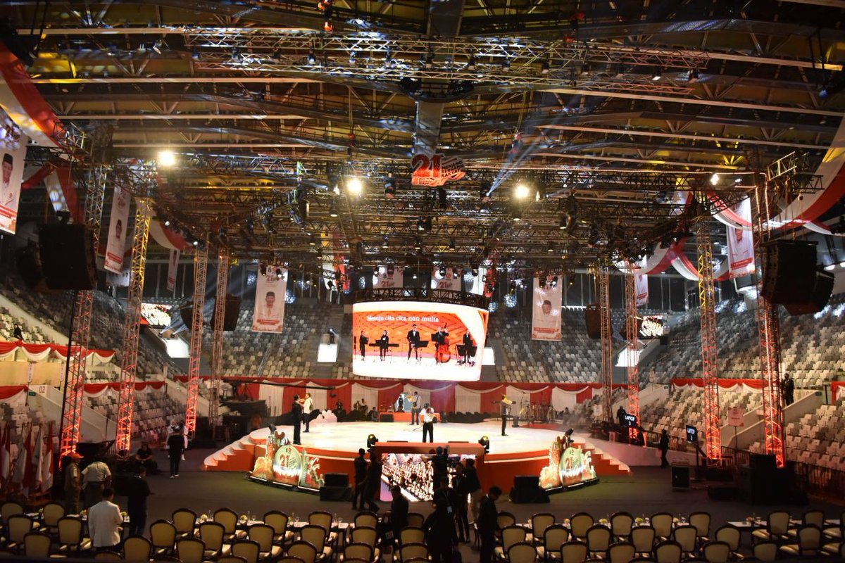 Pada Pemilu 2004 PKS Pembela Rakyat menjadi partai politik yang lolos parliamentary threshold dan menjadi partai yang berhak mengirim para wakilnya menjadi anggota legislatif di DPR/MPR RI. #Milad21PKS