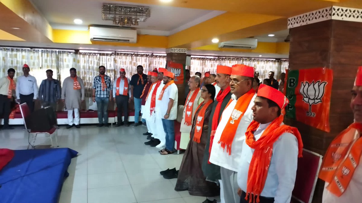 HarshadGiriBJP's tweet photo. આજ રોજ બાવળા મુકામે અમદાવાદ જિલ્લાની વિશેષ અભિયાન અંતર્ગત જિલ્લા કારોબારી બેઠક યોજાઇ. @BJP4Gujarat https://t.co/oQFiJTUX0w