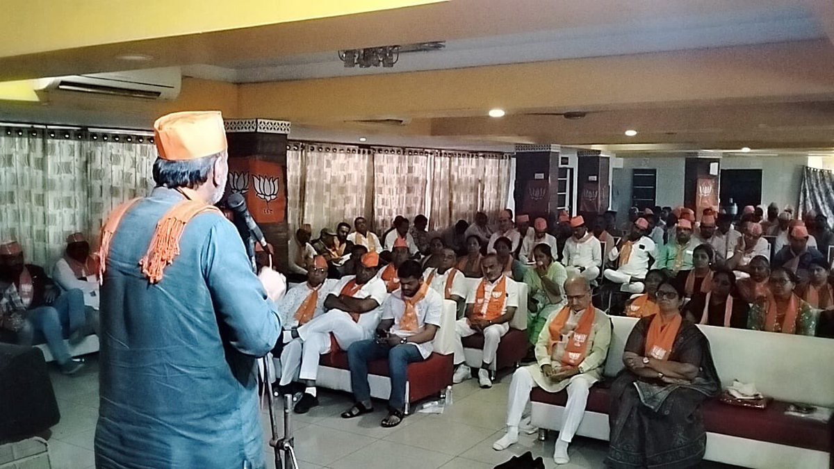 HarshadGiriBJP's tweet photo. આજ રોજ બાવળા મુકામે અમદાવાદ જિલ્લાની વિશેષ અભિયાન અંતર્ગત જિલ્લા કારોબારી બેઠક યોજાઇ. @BJP4Gujarat https://t.co/oQFiJTUX0w