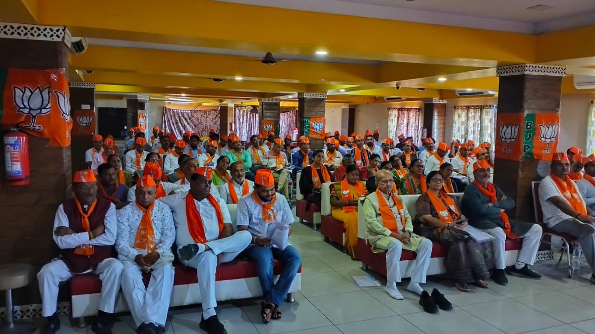HarshadGiriBJP's tweet photo. આજ રોજ બાવળા મુકામે અમદાવાદ જિલ્લાની વિશેષ અભિયાન અંતર્ગત જિલ્લા કારોબારી બેઠક યોજાઇ. @BJP4Gujarat https://t.co/oQFiJTUX0w