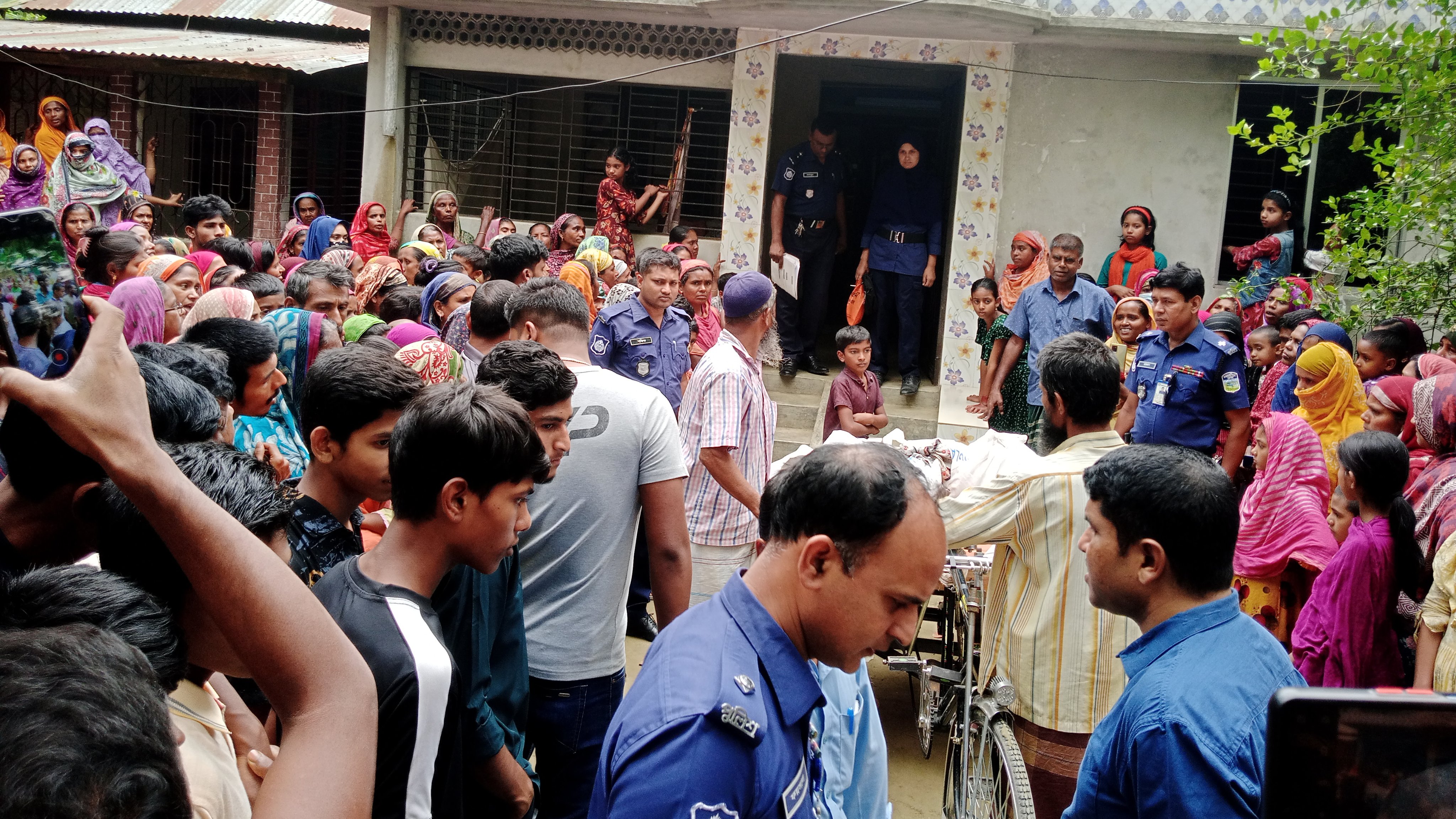 বিবাহের ২২দিন পর গৃহবধূর রহস্যজনক মৃত্যু, স্বামী আটক