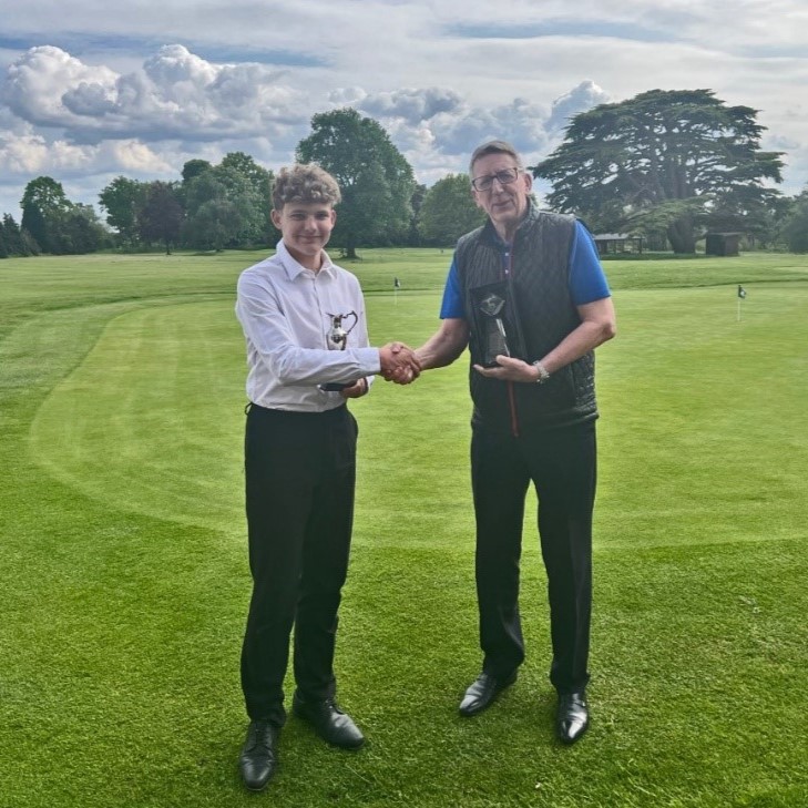 brookmansparkgc's tweet image. Congratulations to Club member Charlie won the Hertfordshire Schools Mid Handicap competition, played at Royston Golf Club recently. In challenging weather conditions, Charlie, representing Chancellors School, scored a fantastic 46 points
#brookmansparkgolfclub #hertsgolf