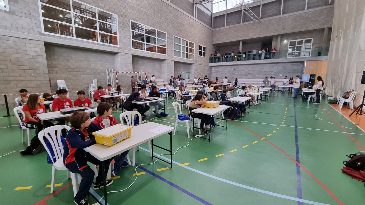 Comença la Primera World Robot Olympiad a Mallorca! Que bé ens ho passam a l'Escola Politècnica Superior de la <a href="/UIBuniversitat/">Universitat de les Illes Balears - UIB</a>. Moltes gràcies per compartir aquest dia amb nosaltres! #SeràsEPS #MeetEPS