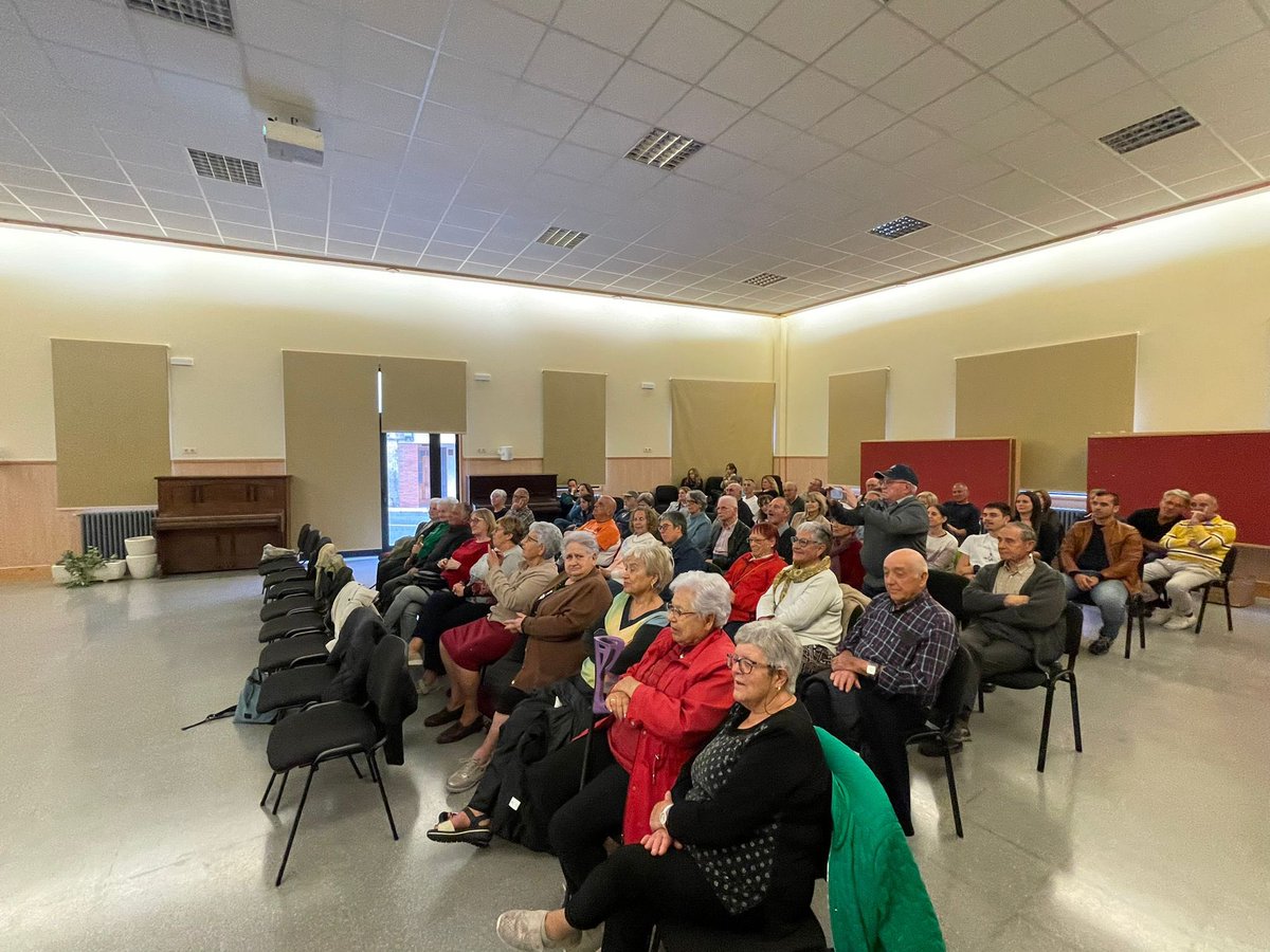 AcordperCabra's tweet photo. Gràcies pel vostre suport i gràcies @HelleKettner per presentar l’acte. 

#Municipals2023 #cabradelcamp #altcamp #28demaig https://t.co/1IPHNyAeZt