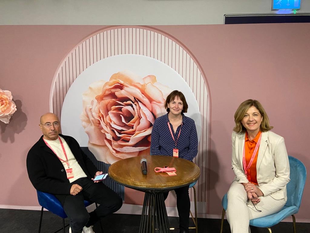 MelindaGilesLaw's tweet photo. Fabulous inspiring day ⁦@MidlifeLive⁩. The wonderful ⁦@louiseminchin⁩ ⁦@lorrainecandy⁩ ⁦@timspector⁩ to name but a few. Thank you to my co-talker ⁦@stellaomalley3⁩ for great chats #families https://t.co/g6l0M5Zzl2