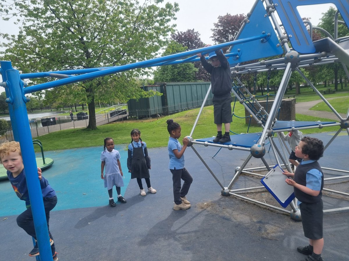 MissToner2's tweet image. P1 &amp;amp; 2/1 have been learning to use tally marks to gather information. Last week we worked in groups to count things that interested us in Victoria Park #outdoorlearning #datahandling #localarea