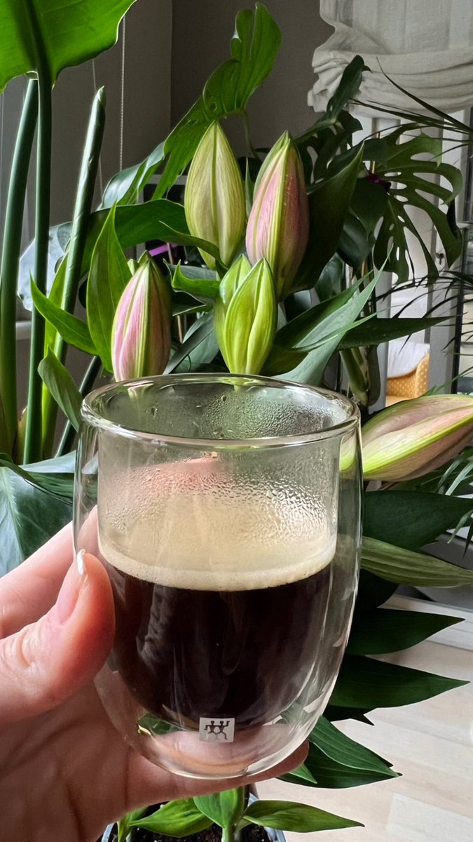 "Sen seversin" diye alınmış ya da yapılmış şeylerin güzelliği, hiçbir güzellikte bulunmaz. ☕️ #SaturdayMorning