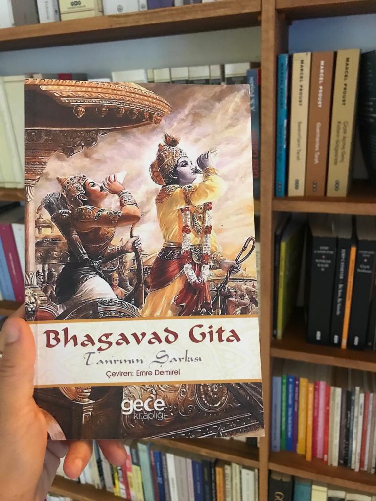 Hint destanı Mahabharata'dan Krişna ve Raca Arcuna konuşmaları.

38 lira