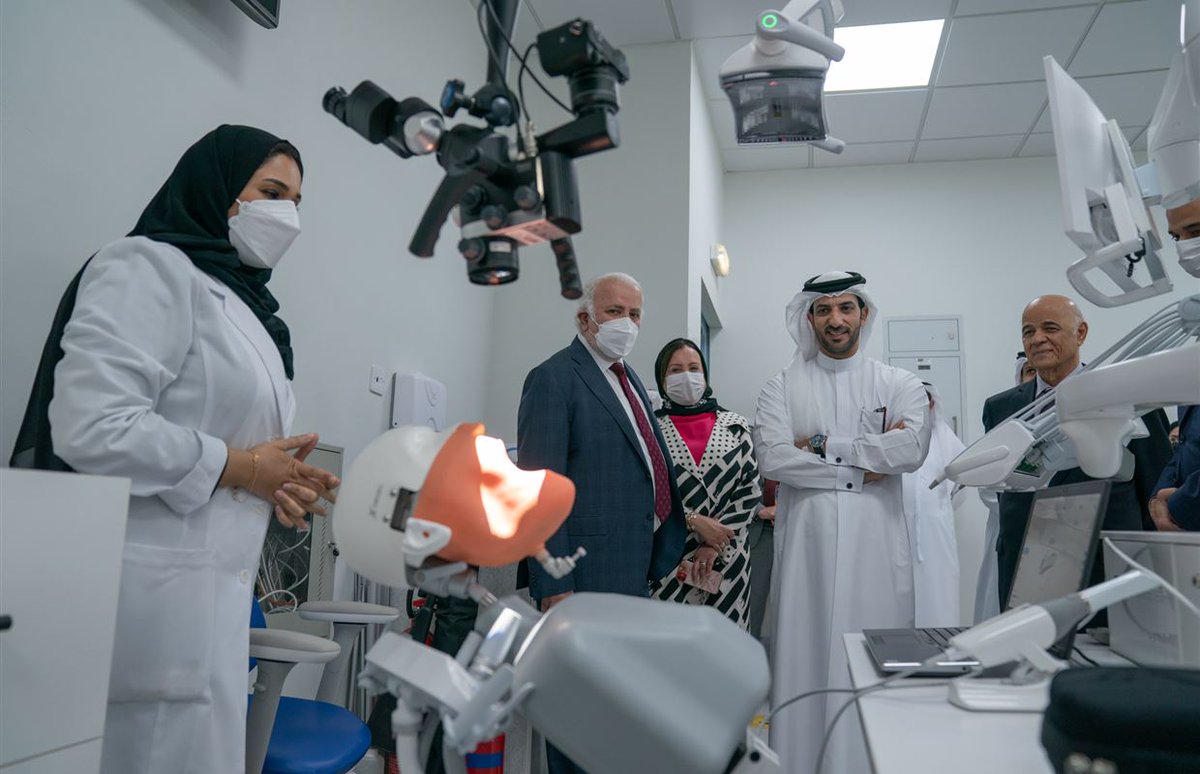 للسنة الثانية على التوالي كلية طب الأسنان بجامعة الشارقة الأولى على مستوى الـدولة وضمن أفضل 203 كلية طب أسنان في العالم حسب تصنيف الجامعات بموقع سيماغو العالمي.
هنيئاً لنا ولأسرة جامعة الشارقة هذا التميز المستمر.