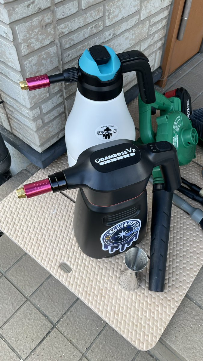 xvLgp9Q0IPkUWn9's tweet photo. FOAMBOSS V2 使ってみた😆
泡感は雪男と大差なし😅
パワーがあるぶん、噴射角が安定し、噴射距離も長いので、施行性がとても良い👍作動音は、雪男の方が静かかな? ブラックバージョンを待つか?フォームキングなら今は買いです🛍
#FOAMBOSSV2
#韓国から
#個人輸入 https://t.co/cltAwmOYlO