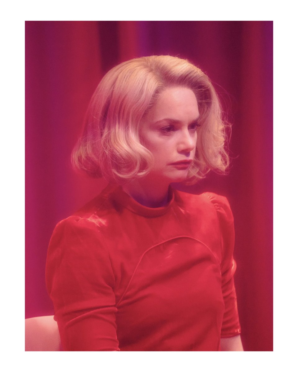 helenmurraypix's tweet image. Who’s joined #thequeue ?! What an epic show to have photographed. In awe of Ruth Wilson and the entire team. 7 hrs 43mins to go! #TheSecondWoman @youngvictheatre @LIFTfestival