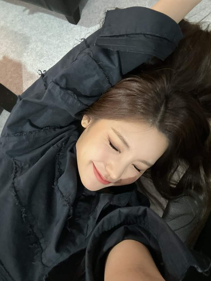 🎧☁️ -  day 10!

hi, i'm eli! looking 4 interactive moots!, let's be #moots

☆ she/her
☆filo, minor
☆ not new to #kpoptwt or #stantwt
☆ fearnot, dive, engene, blink, midzy, once, and more!
☆ any fandom is ok!

 ♡/↻/💭  are highly appreciated!