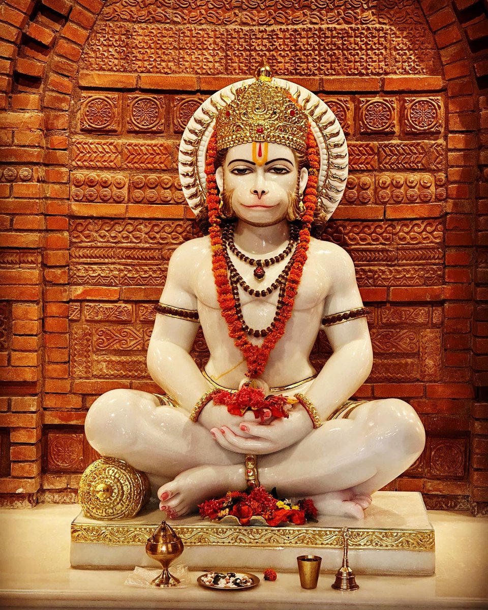 mst229's tweet photo. A very beautiful moorti of Bajrang Bali in #CitiCentre Mall #Patna 

#jaibajarangbali https://t.co/q0ALExCDLA