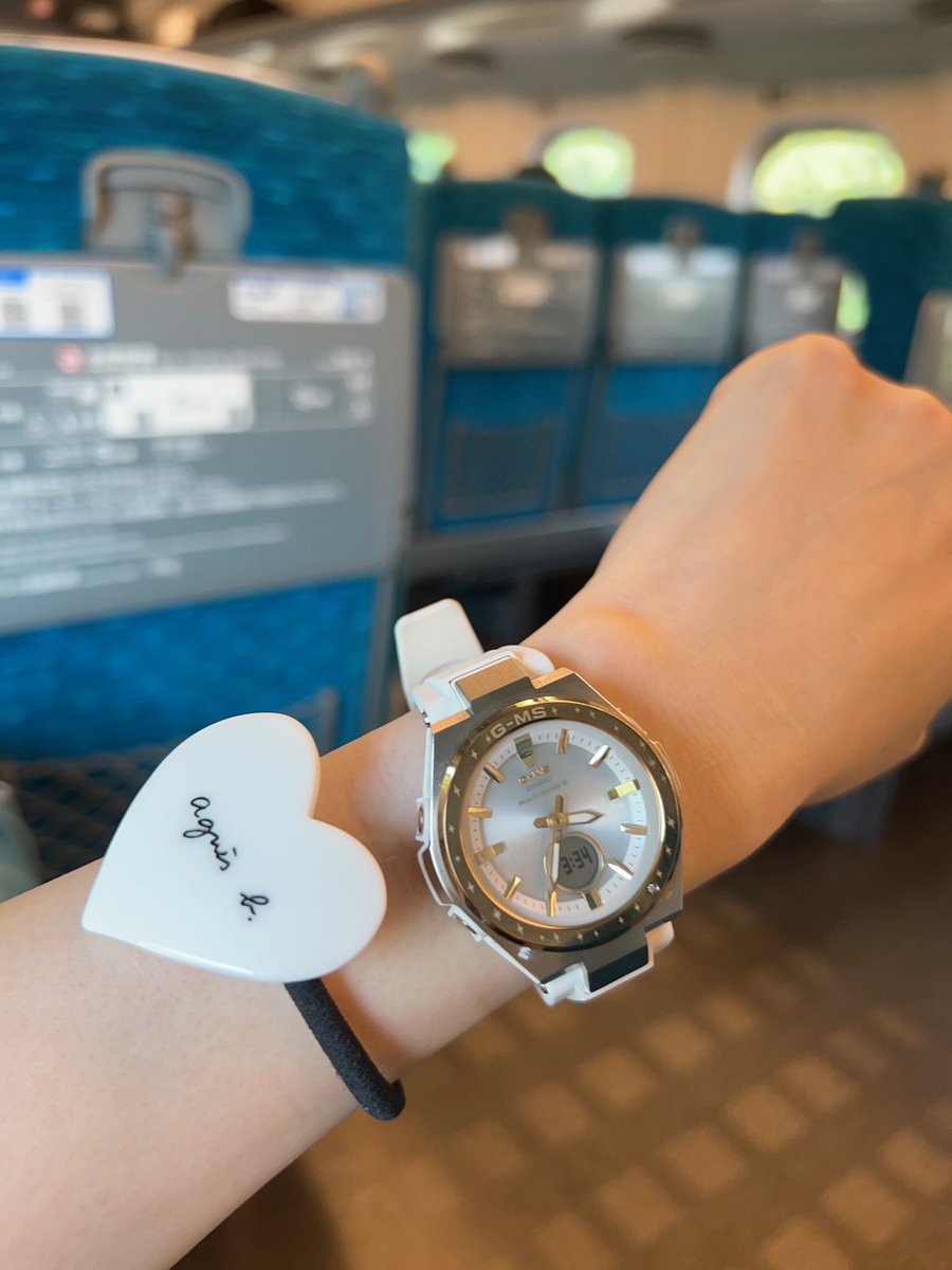 参戦は明日ですが、前乗りで静岡駅着きました🥰🍵

静岡茶飲んでから、パルコ行きますっ☺️ 特に目立つ格好はしていませんが、お気軽に🙇‍♀️笑🩵💚　水色のでっかいスーツケース持ってます🤣🩵今日行かれる方、お気をつけて！！！暑いので水分補給しっかり👍☀️