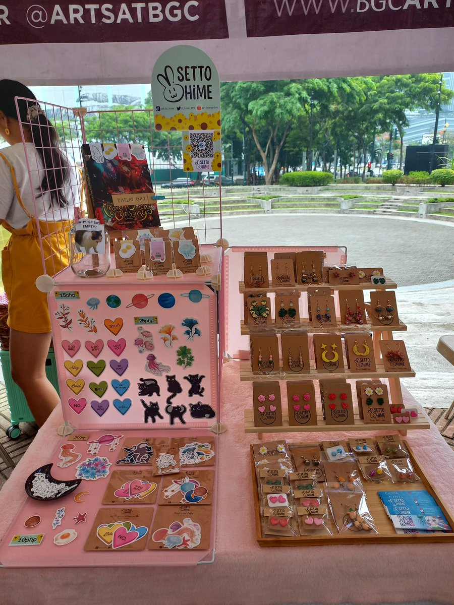 S_hime_ART's tweet photo. Now @ BGC Art Mart 

📸: @somniaviveret https://t.co/uAfATDNfui