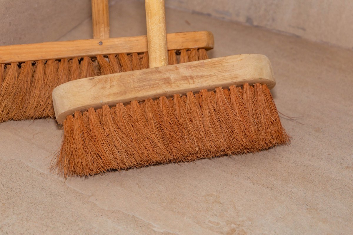 Tired of synthetic cleaning tools? Try our coconut fiber carpet brushes for a natural and effective way to keep your carpets looking fresh! #NaturalCleaning #CoconutFiber #EcoFriendly #ecococoke