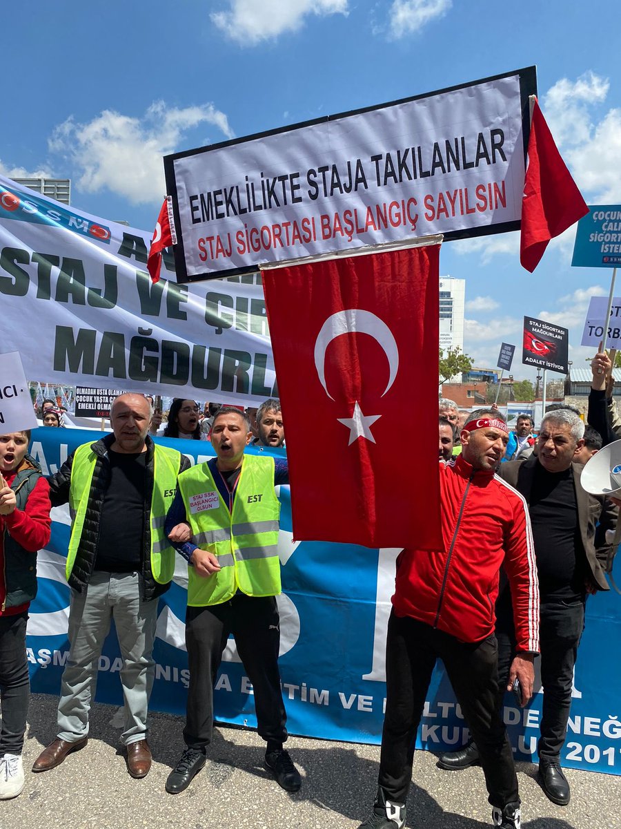 Staj yada çıraklık yapmak okulda sıralarda ders dinlemek değildir.İşletmelerde çalıştırılmaktır .Bir duvar örmek için ustalaşmak gerek Usta olmak için stajyerlik ve çıraklık yapmak gerek . #ÇırakStajyerHakPeşinde