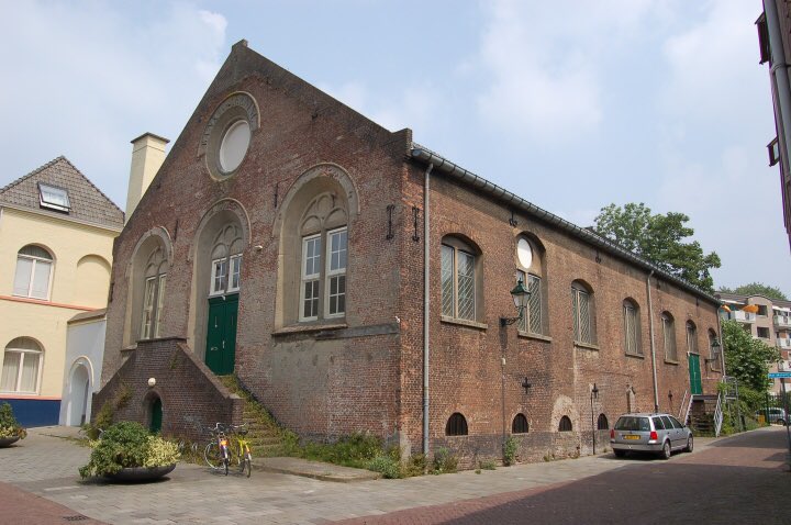 ‘Ik heb 't bontje van m'n moe verkocht, om carnaval te vieren’. De beginregel van een carnavalsliedje uit Den Bosch. In de 19e eeuw kwam je aan contant geld door verpanding aan de 'Bank van Leening' aan de Schilderstraat. En dan maar hopen dat je het weer kon terugbetalen.