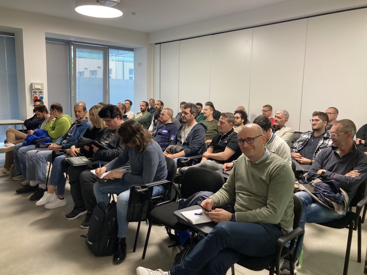 dmorosinotto's tweet photo. Let’s start #XeOneDay with @puppo92 talking about Design System with a room full of frontend #devfriends at @xedotnet #community 🇮🇹 https://t.co/YrJAo8bcPQ
