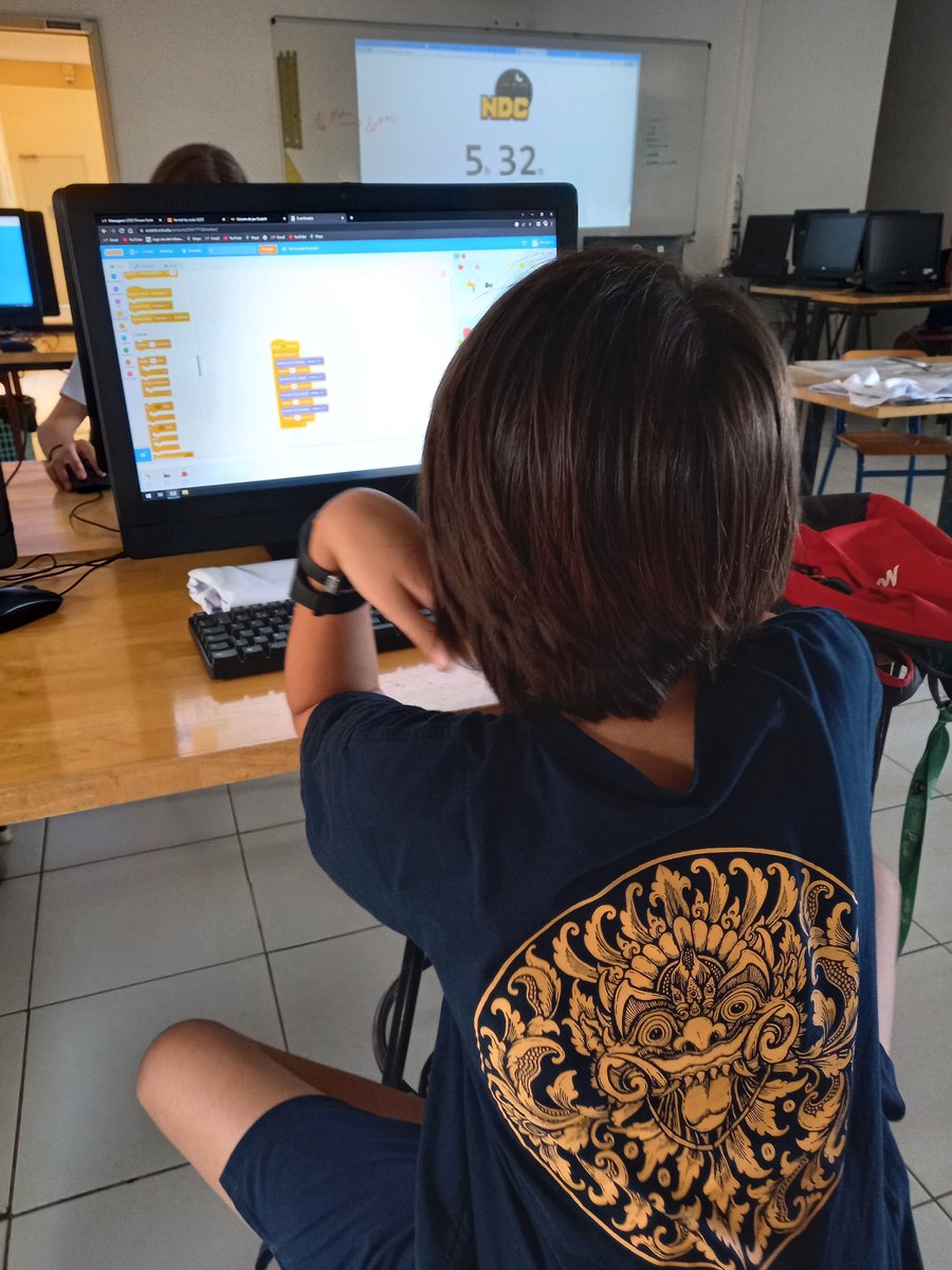 JacquesMantion's tweet photo. La #nuitducode2023 a commencé depuis 30 minutes au #LFRD de Phnom Penh.
@nuitducode2023 @aefeinfo https://t.co/lCcMLHgWav