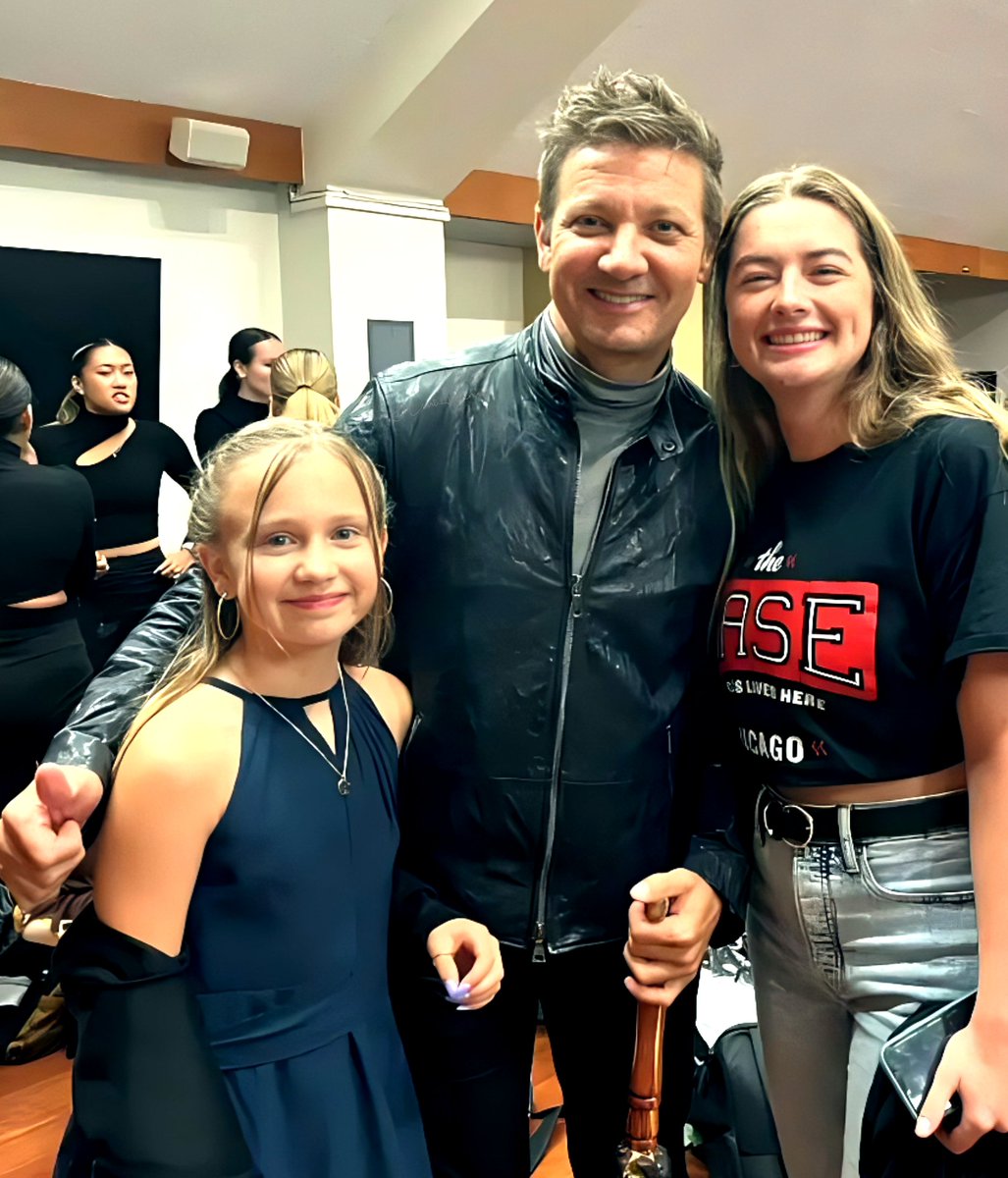 j_c_renners's tweet photo. A pleasant evening at @UCLASpringSing
Part of the jury @JeremyRenner with his daughter Ava
#JeremyRenner #UCLASpringSing https://t.co/9rSHsEu7kB