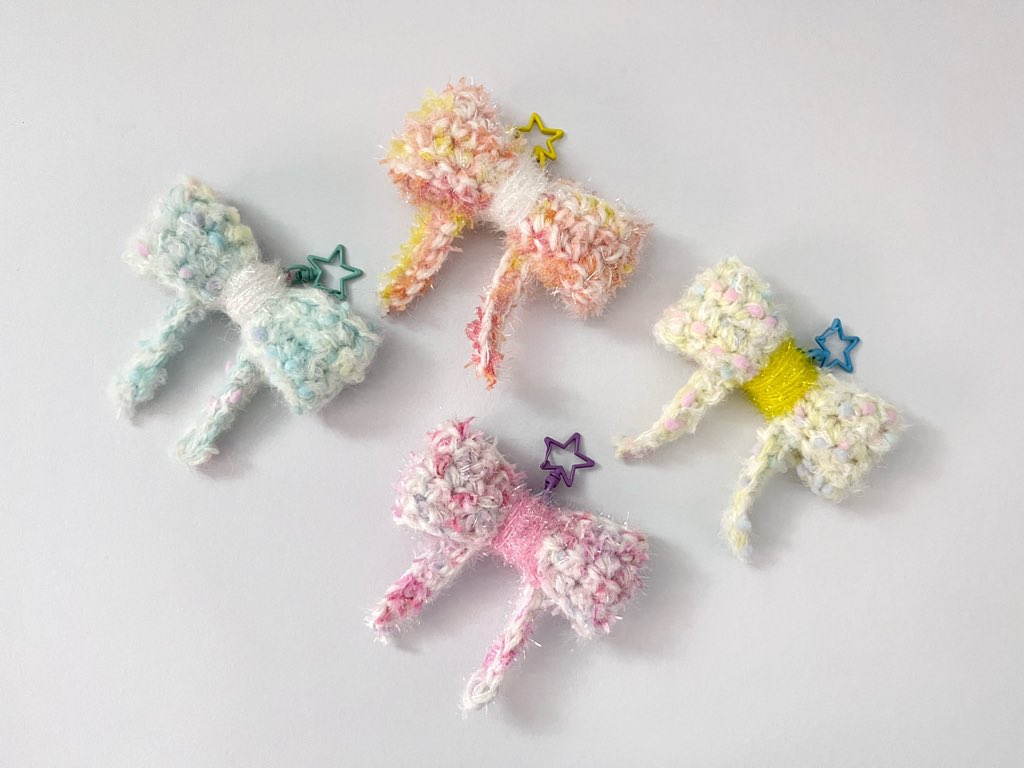 every___things's tweet photo. bows for everyone https://t.co/SLqtjDU4Ur