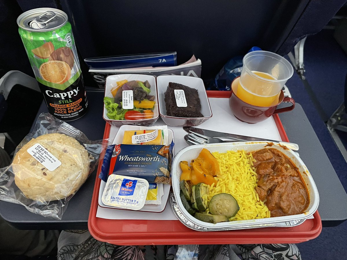 SharonKramer43's tweet photo. @flysaa Flew SA190 yesterday and was blown away with the incredible service. The lunch meal was delicious. Thank you for the best flight I can remember https://t.co/b1cylCJ2JJ