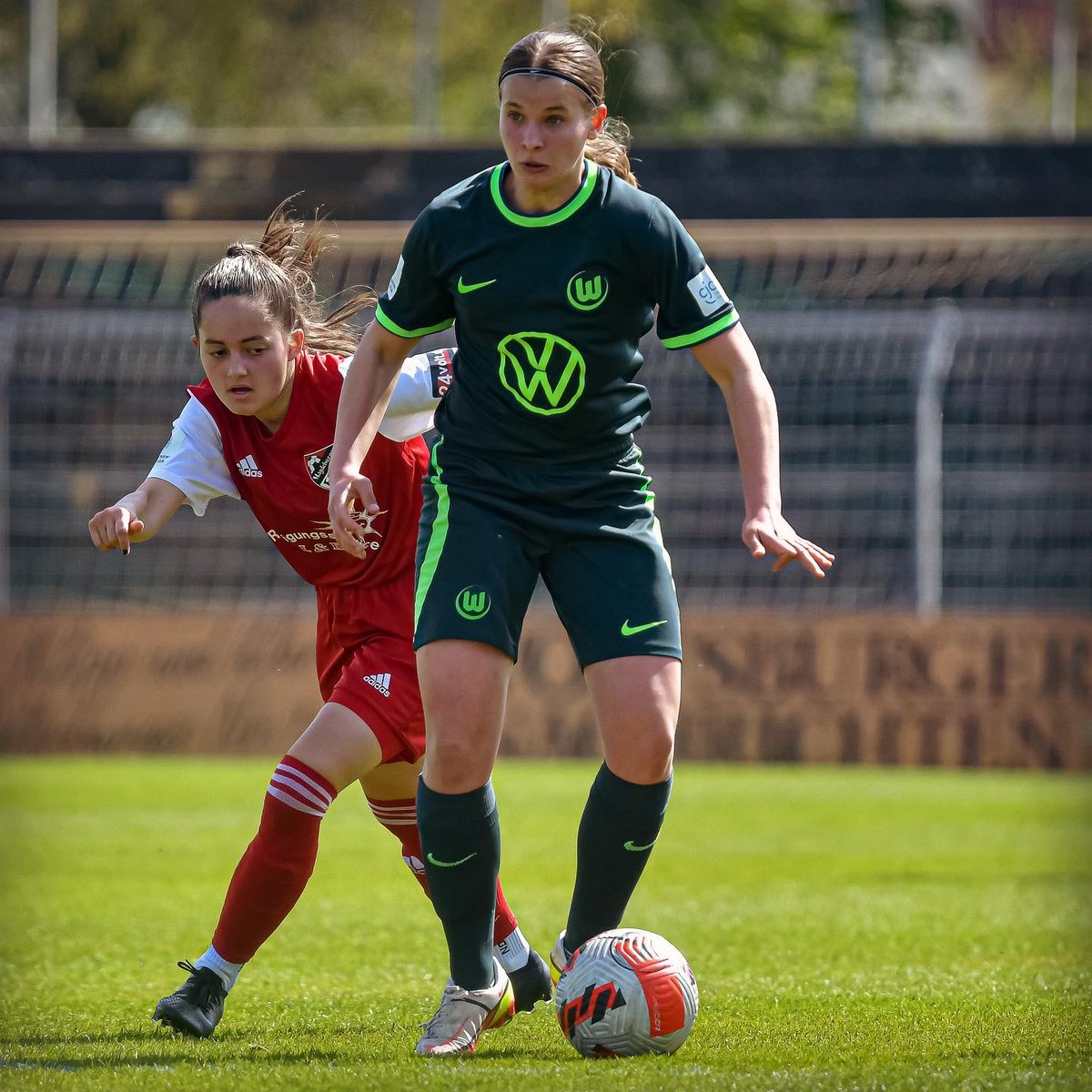 VfL_Nachwuchs's tweet photo. Letztes Saisonspiel zuhause in der #BJBL für die #U17 heute 💚🤍 Ab 14 Uhr geht’s rund im VfL-Stadion am Elsterweg 🏟️⚽️ #vflwolfsburg #jungwölfinnen #WomensWeek https://t.co/7Y1SAlgAzz