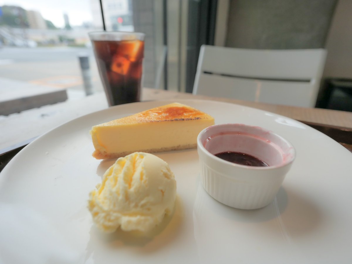 preceramic's tweet photo. 15時のデザートには横須賀チェリー🍒チーズ🧀ケーキ🍰とアイスコーヒーのセットを頂きました🥰
#横須賀 #ミカサカフェ #横須賀チェリーチーズケーキ #アイスコーヒー #LUMIXJAPAN #LUMIXG100 #LEICADGSUMMILUX9mmF17 #スイーツ
#デザート #desertporn #deserts #sweets #sweet #sweeter #instasweets https://t.co/q7uA6eO2cW