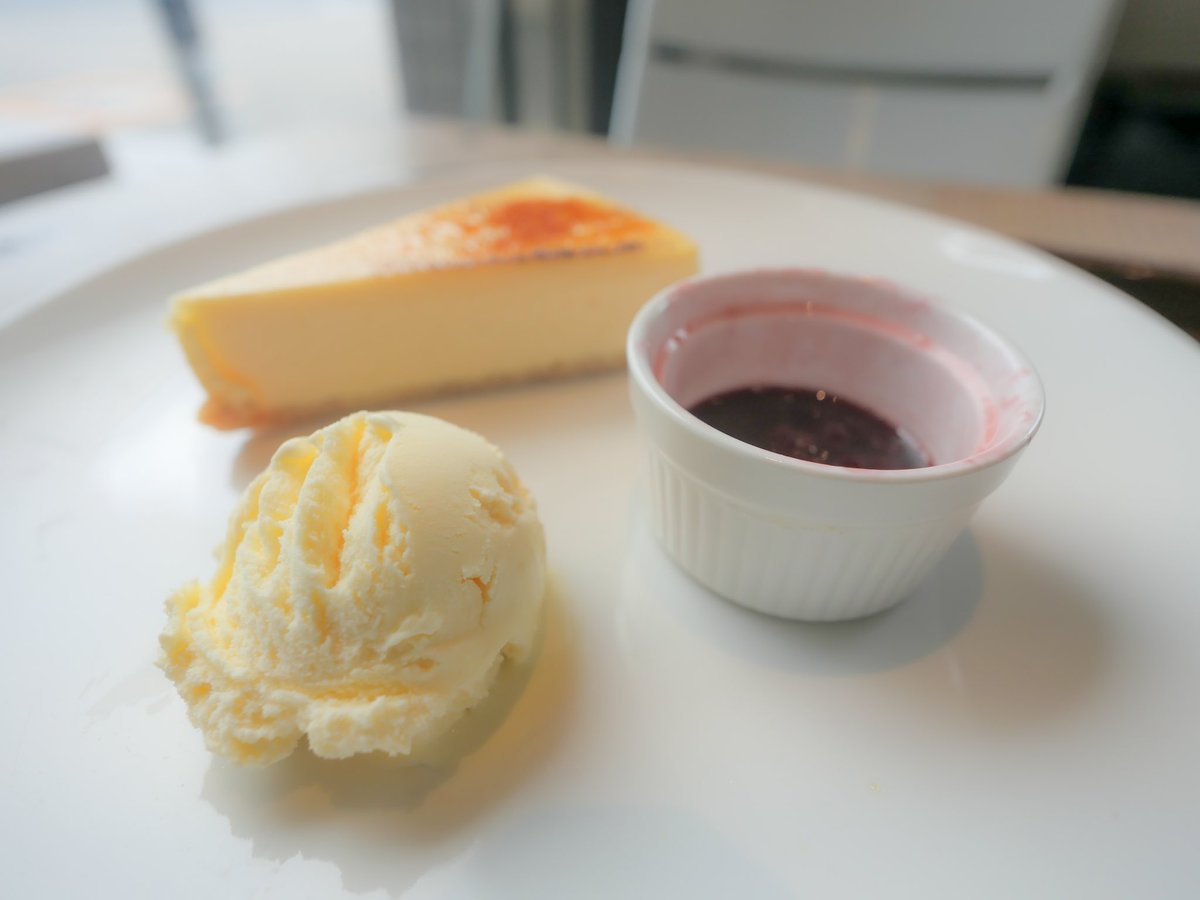 preceramic's tweet photo. 15時のデザートには横須賀チェリー🍒チーズ🧀ケーキ🍰とアイスコーヒーのセットを頂きました🥰
#横須賀 #ミカサカフェ #横須賀チェリーチーズケーキ #アイスコーヒー #LUMIXJAPAN #LUMIXG100 #LEICADGSUMMILUX9mmF17 #スイーツ
#デザート #desertporn #deserts #sweets #sweet #sweeter #instasweets https://t.co/q7uA6eO2cW