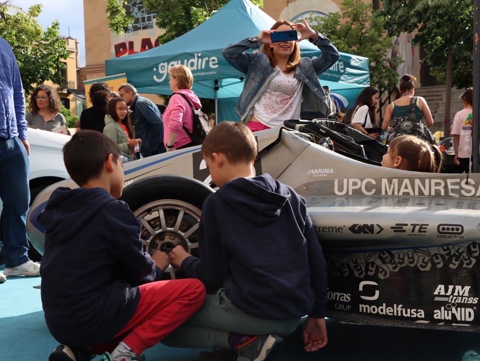 FiradeManresa's tweet image. - Ponència i test del Manresa Street Circuit amb simuladors a càrrec de @lopeznorman44
- Realitat virtual amb #afkvirtualevents
- Experiments, tecnologia i motor amb @dynamics_upc i @racing_synergy