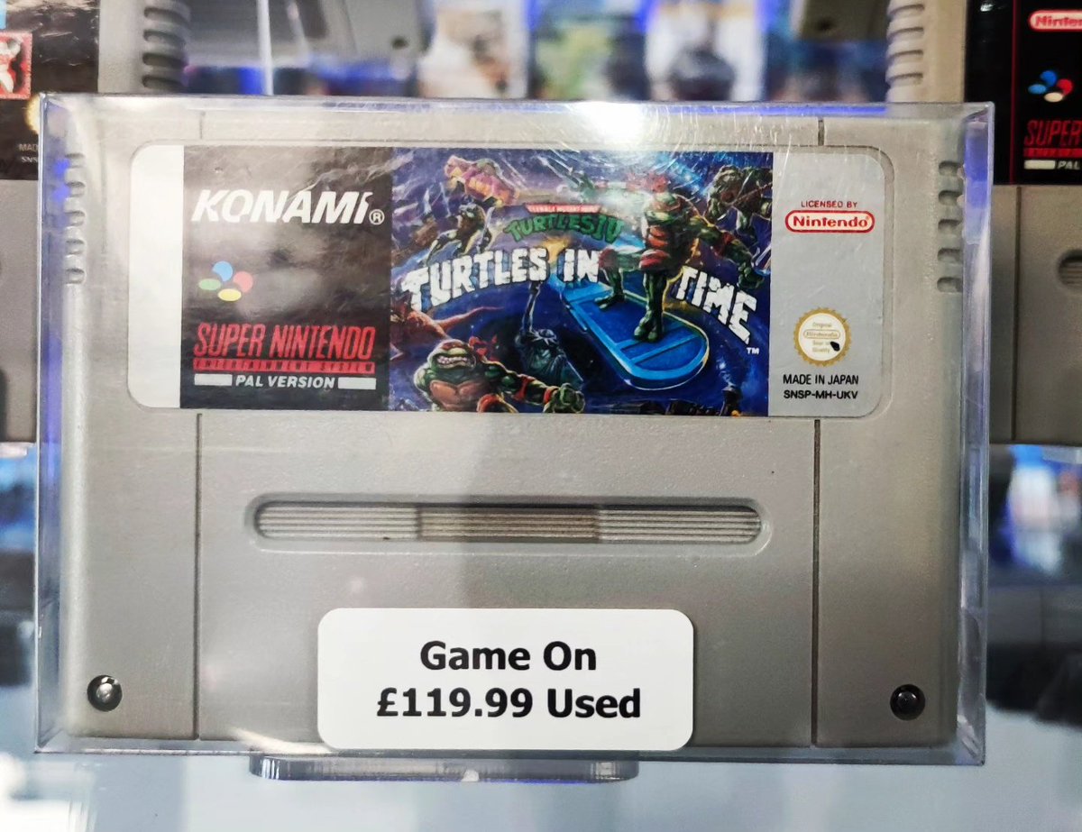 RetroGamingRev1's tweet photo. This is the priciest unboxcomplete game we've seen out in the wild! (this week), oooo pricey!
#priceygames #oooopricey #outinthewild #money #mortgageprices #cash #kerching #snes #turtles #turtlesintime #gamer #gaming #boxcomplete #retrogaming #retrogames #retrogamer #konami https://t.co/xf1eHVZpY4
