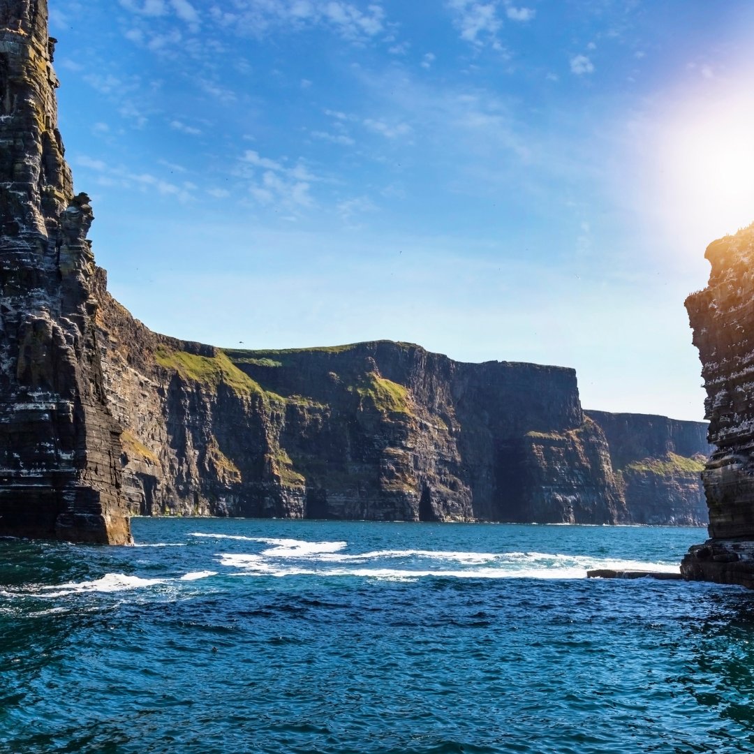 Bright light at the water's edge ☀️🌊

📍The Cliffs of Moher 

Courtesy of Egal 

#wildatlanticway #ireland #wildrovertours #ttot #rtw #travel #TravelMassive #TBEX #traveling #traveltuesday #adventure #cliffsofmoher #photooftheday #wildroverdaytours