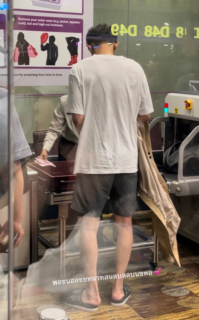 Lusuh bener gua bangun tidur langsung disuruh pergi kerja