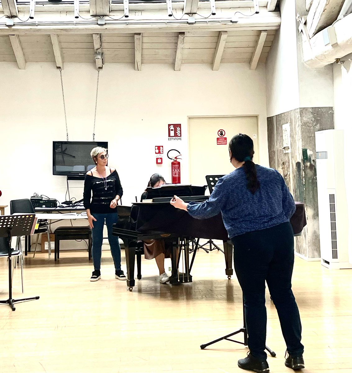 La gioia di poter condividere i primi passi con gli artisti di domani.
#masterclass #aslico
<a href="/TeatroSociale/">Teatro Sociale Como</a> di Como 18-21 maggio
#insegnantedicanto #cantolirico #tecnicavocale #analisimusicale