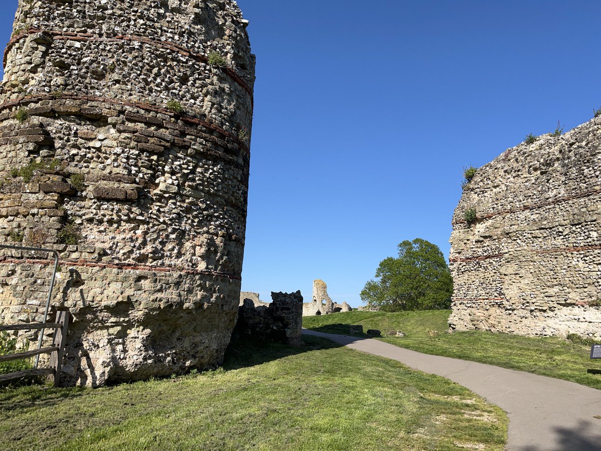Looking through the Roman West Gate at Pevensey towards the Norman castle. The scale of the fort is mind-blowing #RomanSiteSaturday
