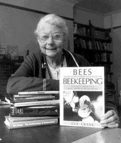 Happy 🐝 Day!

Introducing Dr Eva Crane, Crane studied nuclear physics before becoming a world authority on bees.👩‍🔬

In her lifetime, she had over 300 papers and articles published, discover more w/ <a href="/EvaCraneTrust/">Eva Crane Trust</a> 

🐝 evacranetrust.org/page/eva-crane

#WomenInSTEM #WorldBeeDay