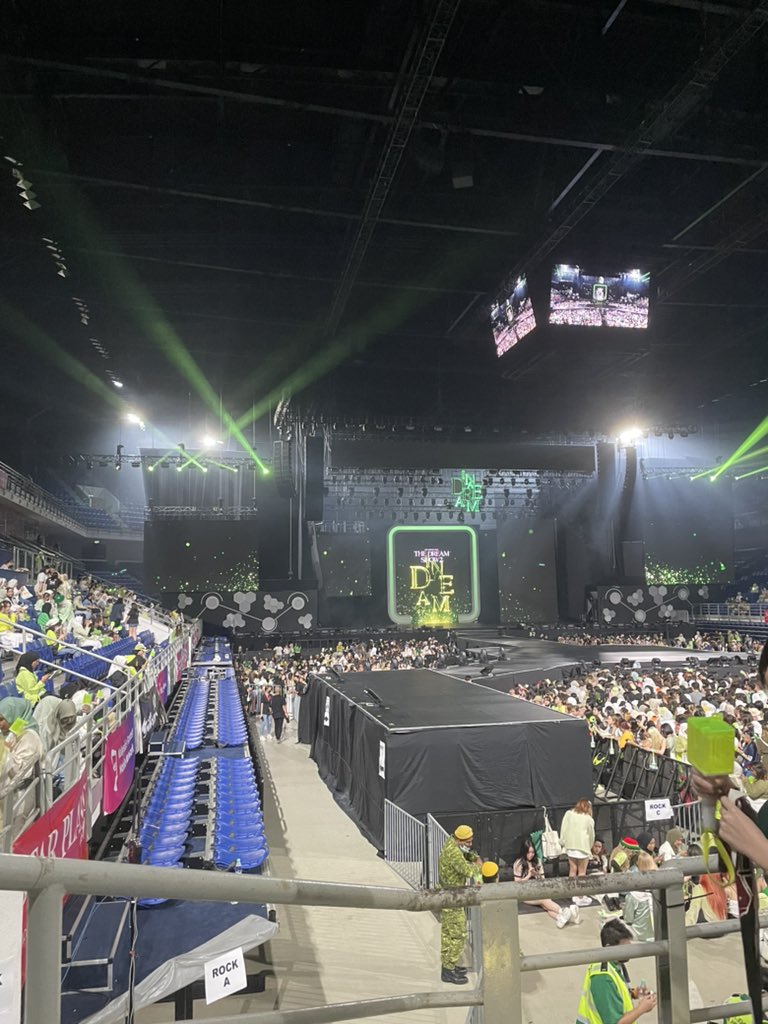 cbatkse's tweet photo. DEKAT NAK MAMPOS STAGE https://t.co/ikVwb7MBEU