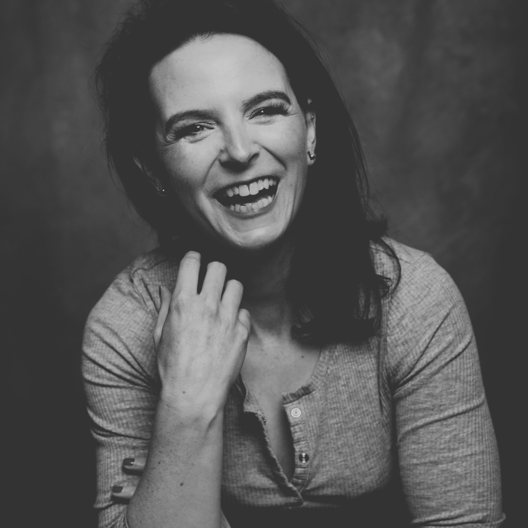 2020curates's tweet photo. Mentee Success Story!! 

This is how happy it makes me to see my mentees achieve great things. One of the fab artists I am working with has just recently secured representation at a gallery in Kinsale right as Kinsale Arts Weekend kicks off and the Summer crowds descend on the po https://t.co/F5W5AQet0T