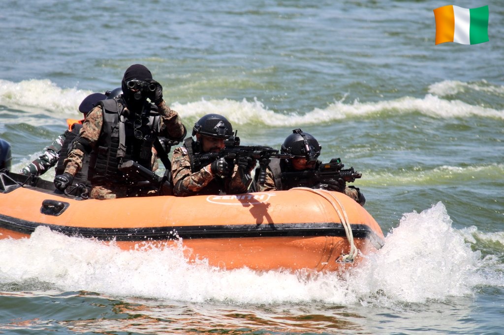 rohil_bashir's tweet photo. #In_Pics 
With sophisticated weapons &amp; other equipments Water wing of @crpfindia patrolling in Famous #Dal_Lake ahead of first ever #G20Meeting in #Kashmir valley, all security arrangements finalized. @SudarshanNewsTV
@KOSCRPF @crpf_srinagar https://t.co/HJV6VAuwOD