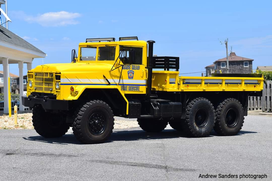 teambestioles's tweet image. #JauneEtNoir

Aujourd'hui on sort de la remise nos plus belles #Bestioles 🟡 et ⚫️ pour donner force 💪 et courage aux guerriers du @staderochelais  🏉 afin de rentrer de #Dublin avec une 2ème ⭐️.

#ChampionsCup 🏆
#LEIvSR