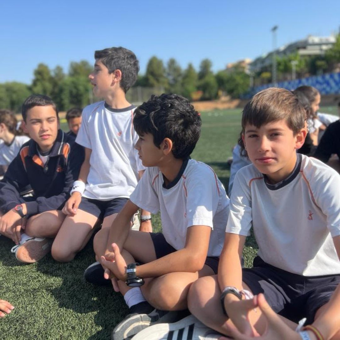 dpastoratoledo's tweet photo. Encuentro ⚽🎾 deportivo 𝐈𝐧𝐭𝐞𝐫𝐜𝐞𝐧𝐭𝐫𝐨𝐬 organizado por @educajccm y con la presencia de @rosanaclm.
Una oportunidad única para descubrir deportes como 🏐#KinBall, 🏉#RugbyTag, 🤾#Toukchball y 🏀#Korfball junto a alumnos de otros 🏫#centroseducativos de Toledo. https://t.co/9TDEzKrIjw