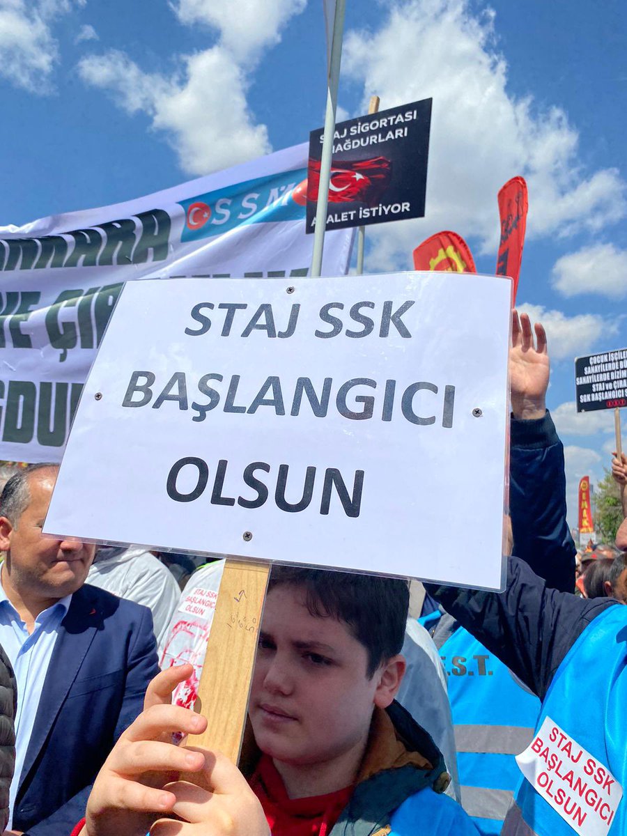 Kendin için, Ailen için Emeklerin için Ses Yükselt ki İnlesin Yer Gök .Biz Kimseden Sadaka İstemedik .Alınterimizin Hakkını İstedik. Bireysel olarak önce Kendine İnan #ÇırakStajyerHakPeşinde