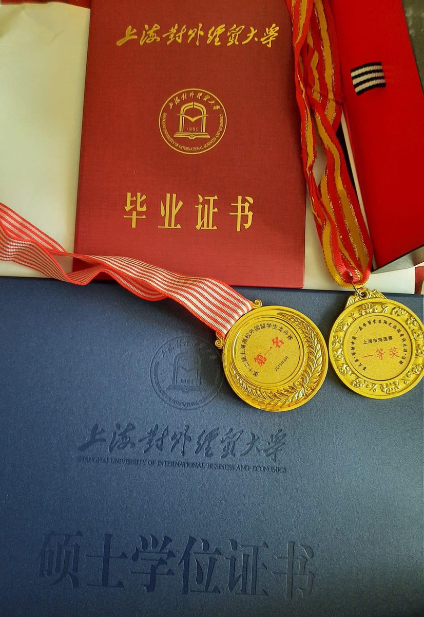 Би охиндоо боловсролын сангийн зээл 2 жил  хөөцөлдөөд чадаагүй. Харин охин минь өөрөө  Бээжинд 2 жил сурч өлсөж цангаж юм юм л үзэж шалгалтыг нь амжилттай давж Шанхайн Олон улсын бизнесийн сургуулийг бакалавраар суралцах тэтгэлэгээ өөрөө олж амжилттай суралцаж төгсөхдөө