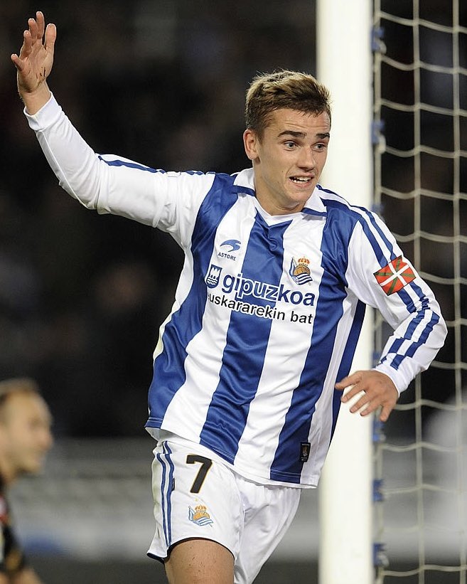 Zoom sur un équipementier à la mode auprès des clubs basques entre les années 1990 et le début des années 2010. 🔎👕

Astore, qui es-tu ? 👀

Thread ⬇️