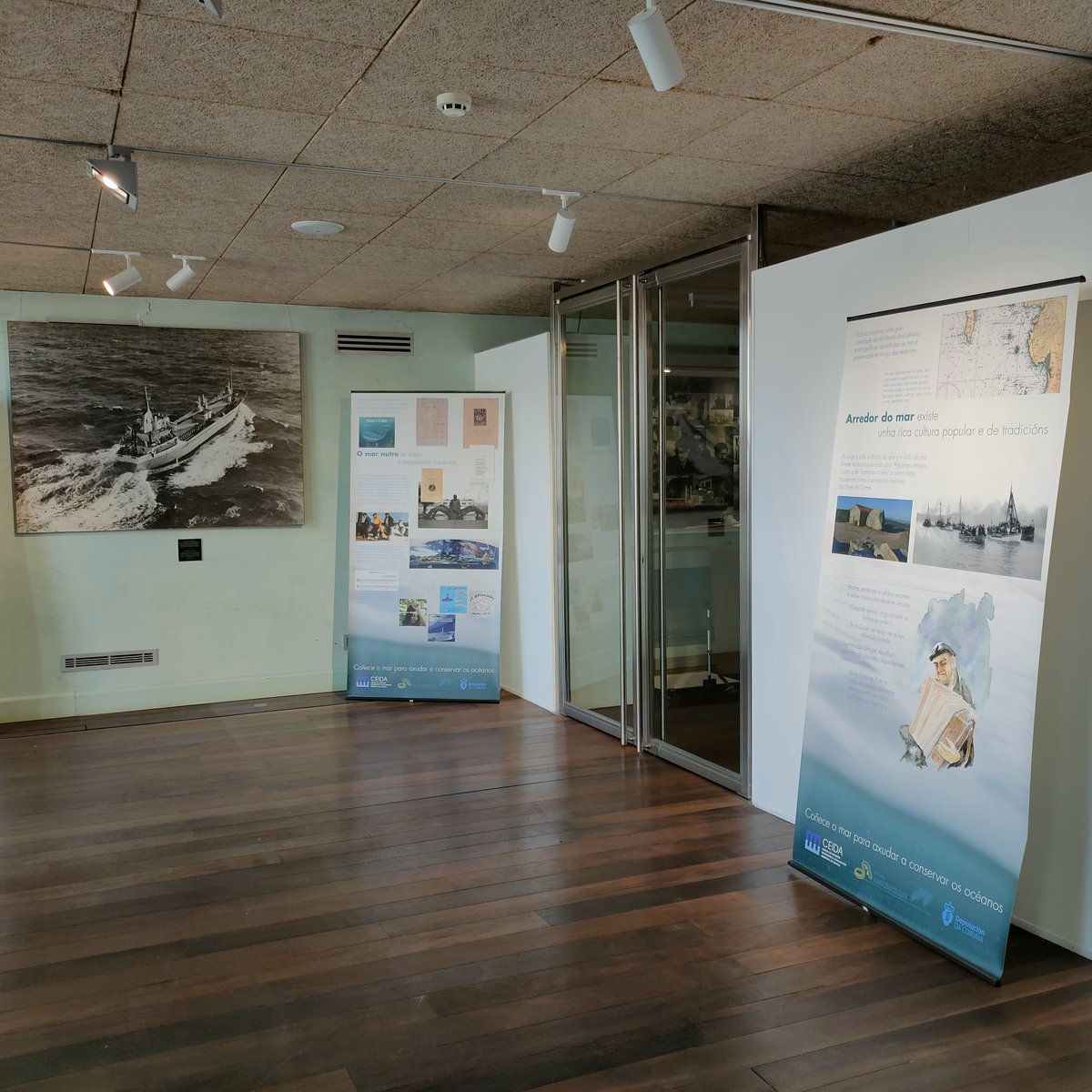 museodomar's tweet photo. Hoxe falamos desta mostra, cedida polo #CEIDA, que ensina dun xeito sinxelo a importancia que ten o #mar nas nosas vidas, como influímos sobre el e como debemos actuar canto antes para axudar a #protexelo de nós mesmos.
Podedes visitala no noso #museo ata o 28 de maio #gratis ! https://t.co/Ux5yK5tQWW