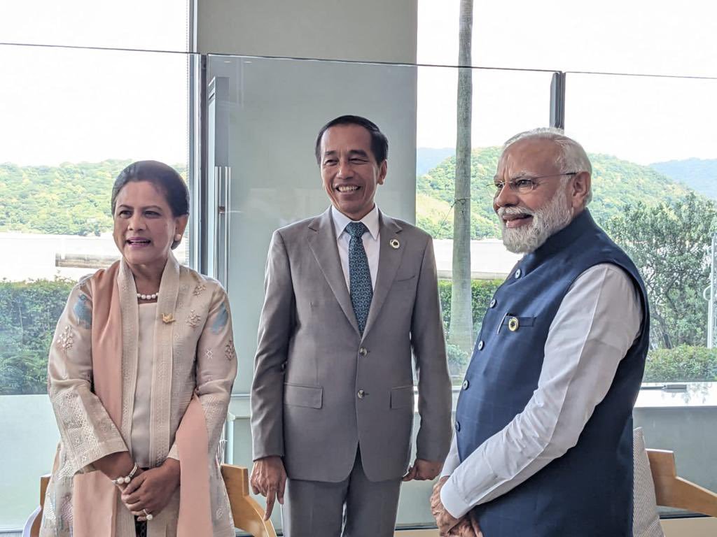 Prime Minister Narendra Modi met Indonesian President Joko Widodo and his wife in Hiroshima, Japan. 

"India attaches great priority to strong ties with Indonesia," the Prime Minister tweets.